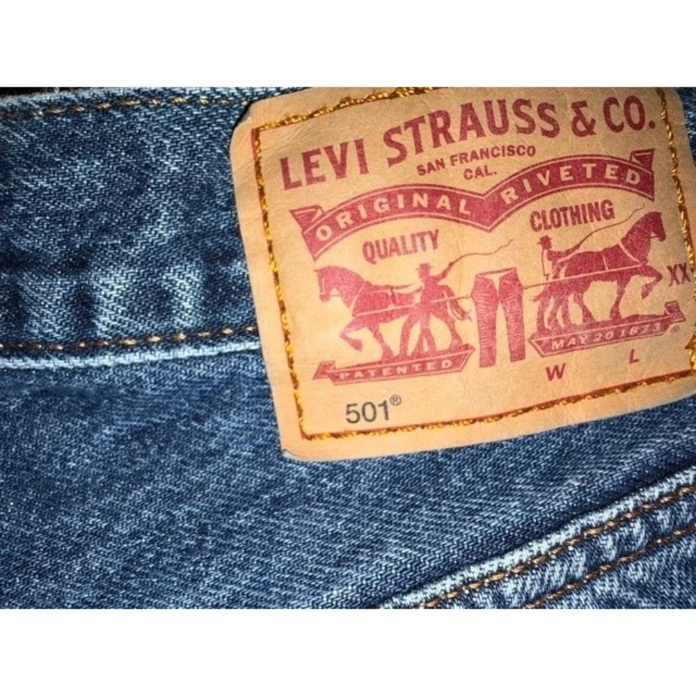 Levis 501 Original Distressed Denim‎ Shorts Dark Wash Button Fly W31 T57-8